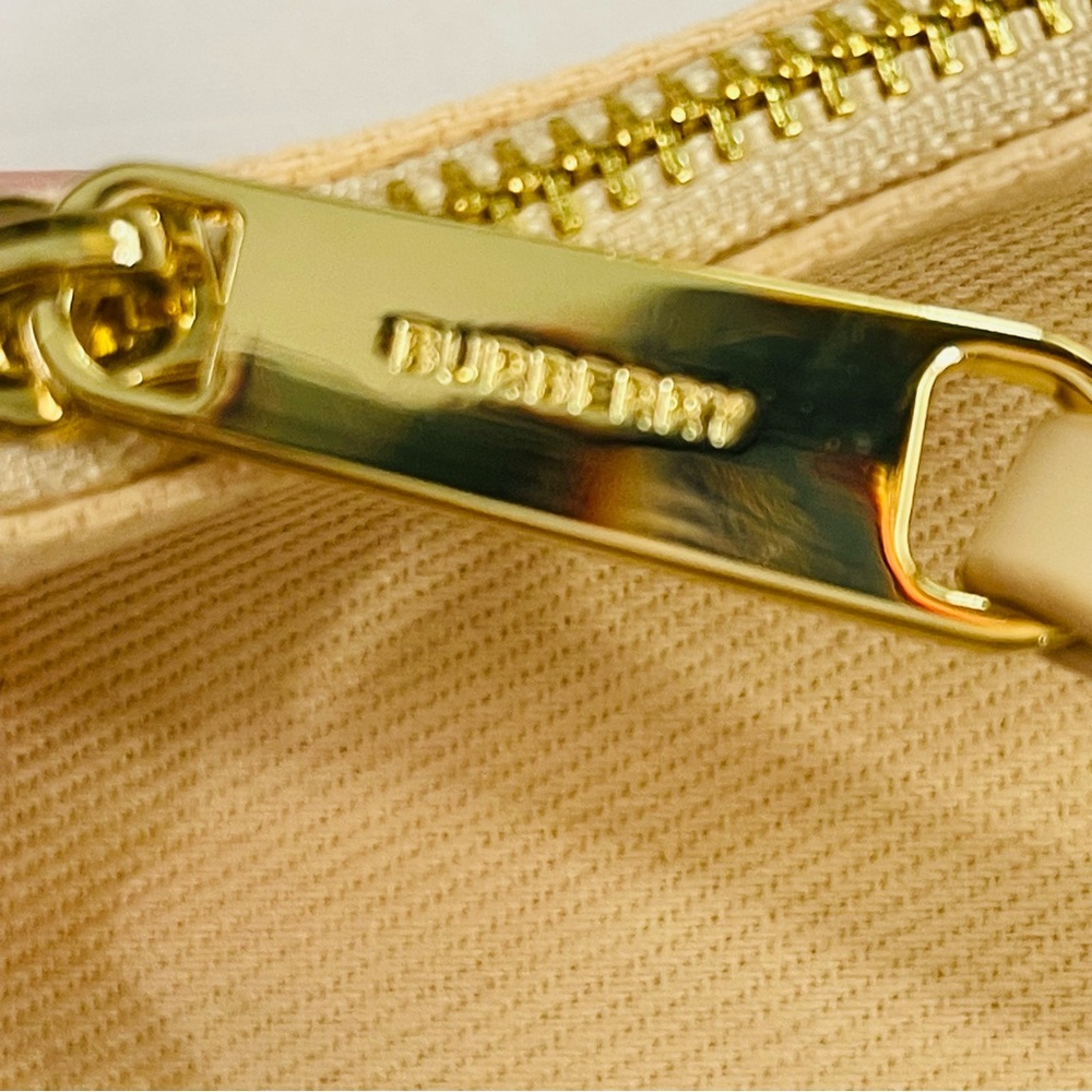 NWOT Burberry Beige Wristlet - Picture 6 of 8